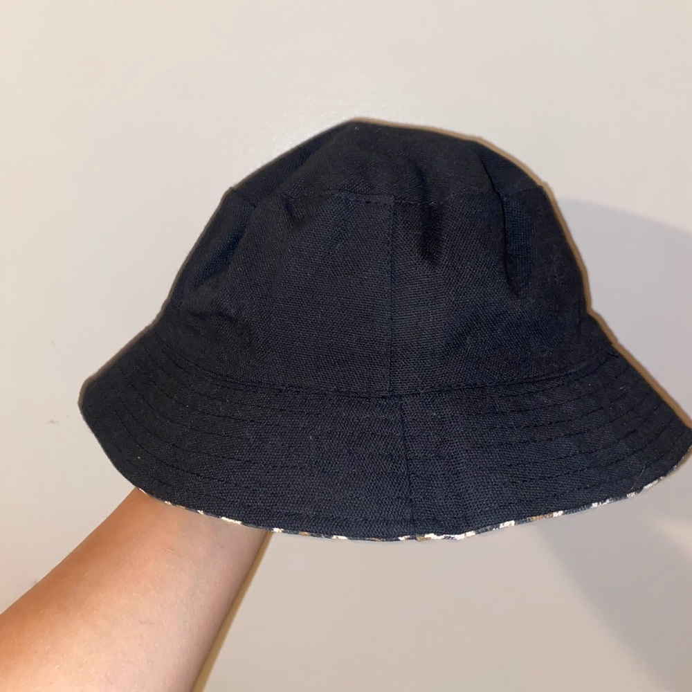 Reversible bucket hat